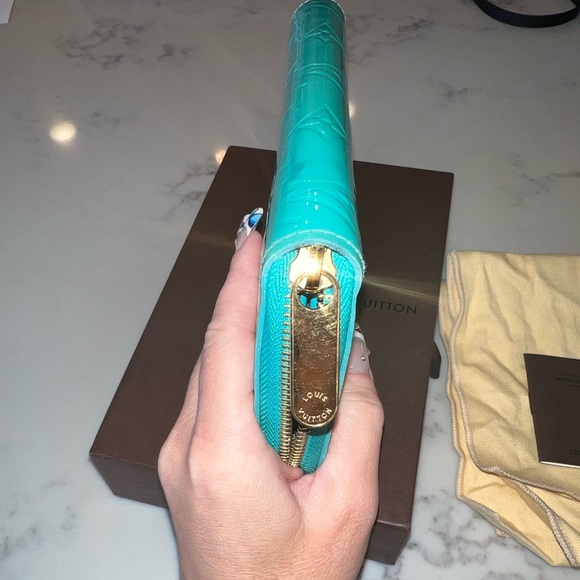 SALE!! Rare authentic louis vuitton monogram vernis wallet turquoise - Picture 3 of 14